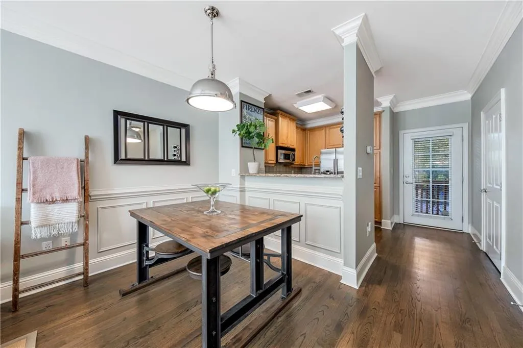 1062 Glenridge Place, Atlanta, Georgia 30342, 2 Bedrooms Bedrooms, ,1 BathroomBathrooms,Residential,Sold,1062 Glenridge Place,6798612