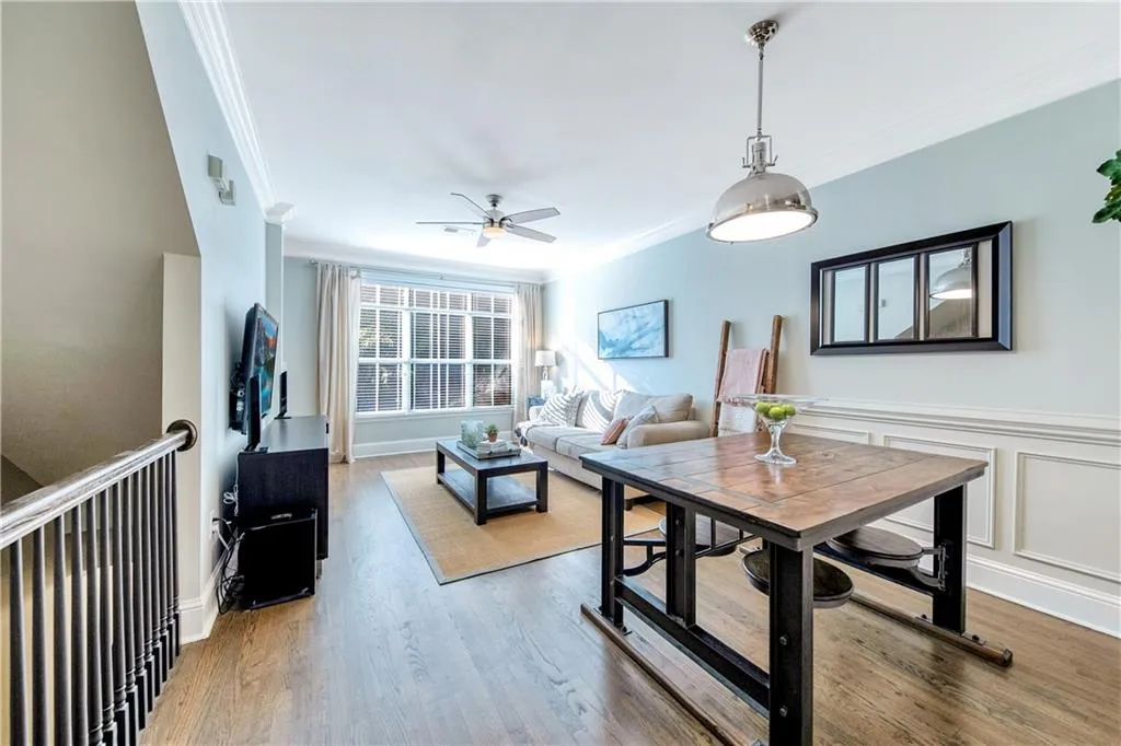 1062 Glenridge Place, Atlanta, Georgia 30342, 2 Bedrooms Bedrooms, ,1 BathroomBathrooms,Residential,Sold,1062 Glenridge Place,6798612