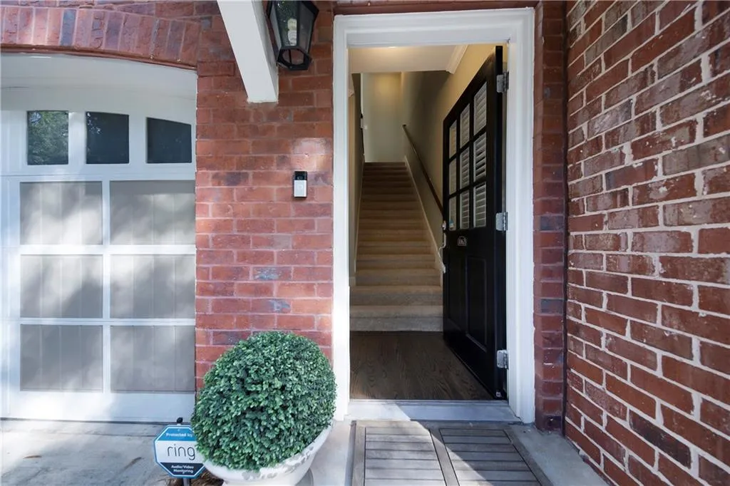 1062 Glenridge Place, Atlanta, Georgia 30342, 2 Bedrooms Bedrooms, ,1 BathroomBathrooms,Residential,Sold,1062 Glenridge Place,6798612