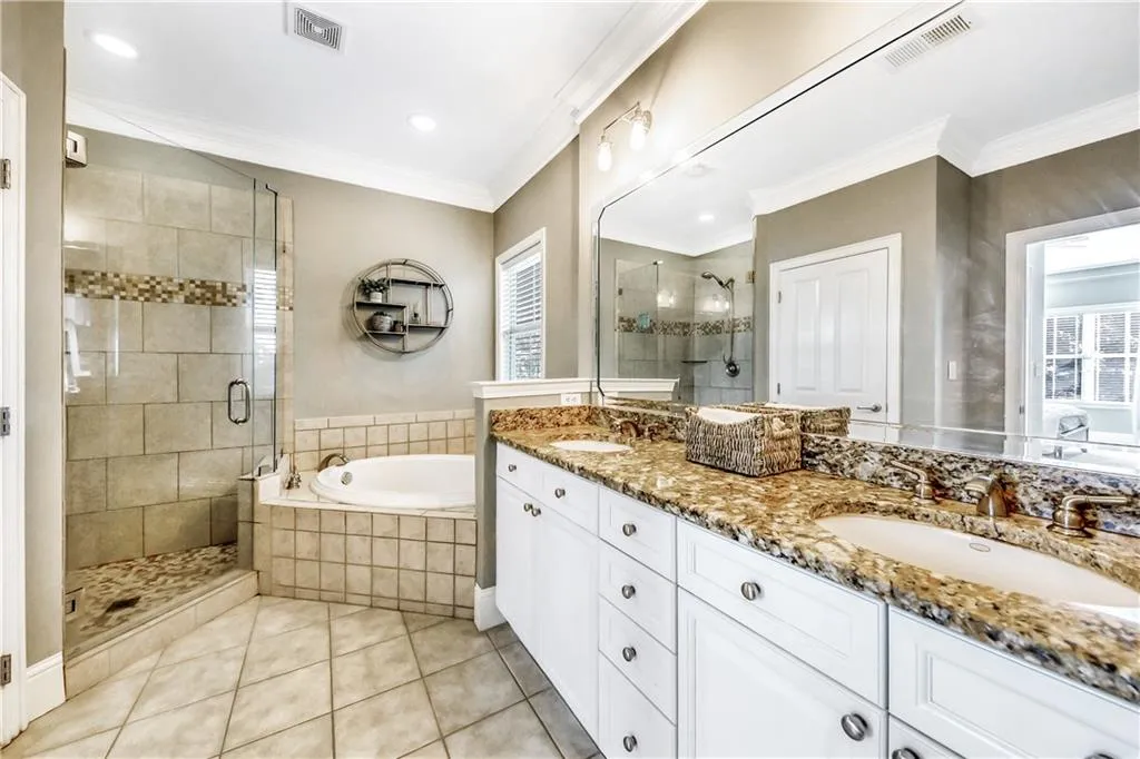 1062 Glenridge Place, Atlanta, Georgia 30342, 2 Bedrooms Bedrooms, ,1 BathroomBathrooms,Residential,Sold,1062 Glenridge Place,6798612