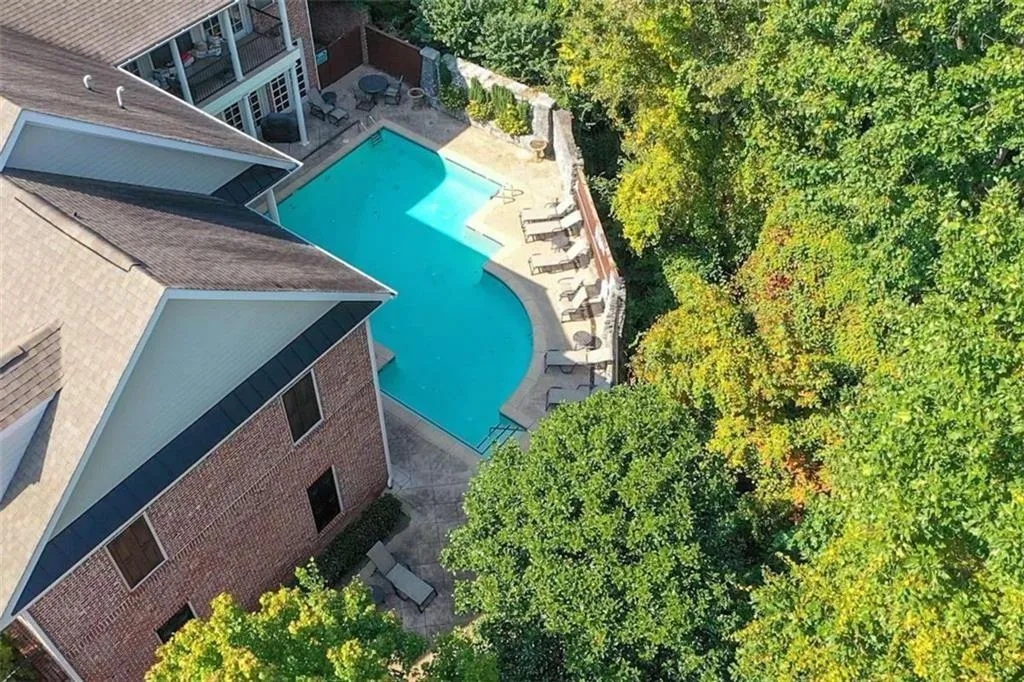 1062 Glenridge Place, Atlanta, Georgia 30342, 2 Bedrooms Bedrooms, ,1 BathroomBathrooms,Residential,Sold,1062 Glenridge Place,6798612