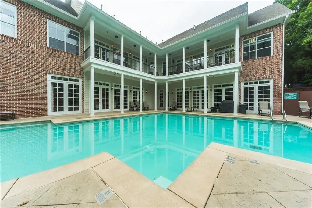 1062 Glenridge Place, Atlanta, Georgia 30342, 2 Bedrooms Bedrooms, ,1 BathroomBathrooms,Residential,Sold,1062 Glenridge Place,6798612