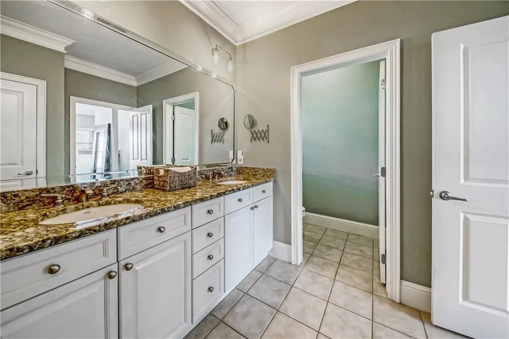 1062 Glenridge Place, Atlanta, Georgia 30342, 2 Bedrooms Bedrooms, ,1 BathroomBathrooms,Residential,Sold,1062 Glenridge Place,6798612