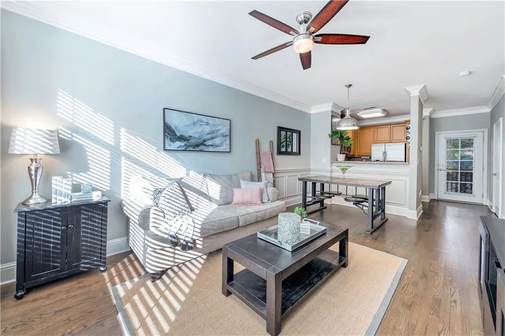 1062 Glenridge Place, Atlanta, Georgia 30342, 2 Bedrooms Bedrooms, ,1 BathroomBathrooms,Residential,Sold,1062 Glenridge Place,6798612