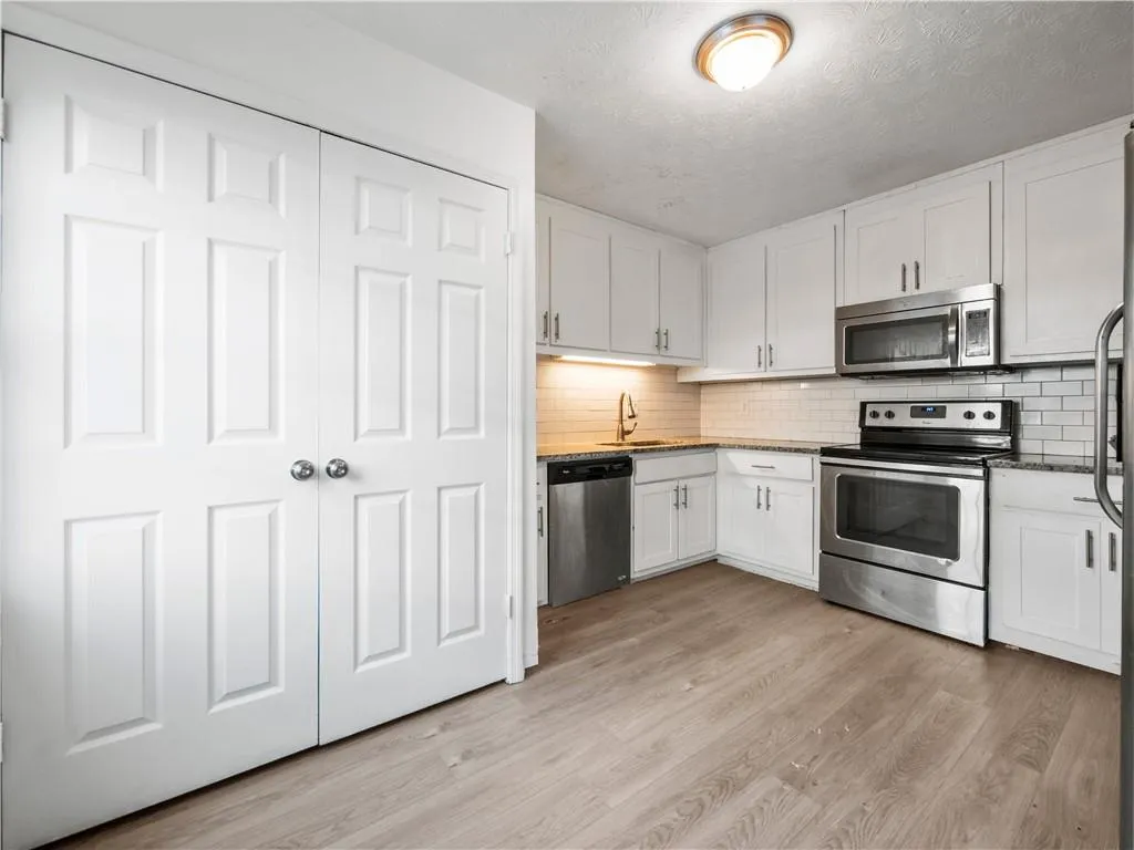 310 Winding River Drive Unit C, Atlanta, Georgia 30350, 3 Bedrooms Bedrooms, ,2 BathroomsBathrooms,Residential,For Sale,310 Winding River Drive Unit C,7636203