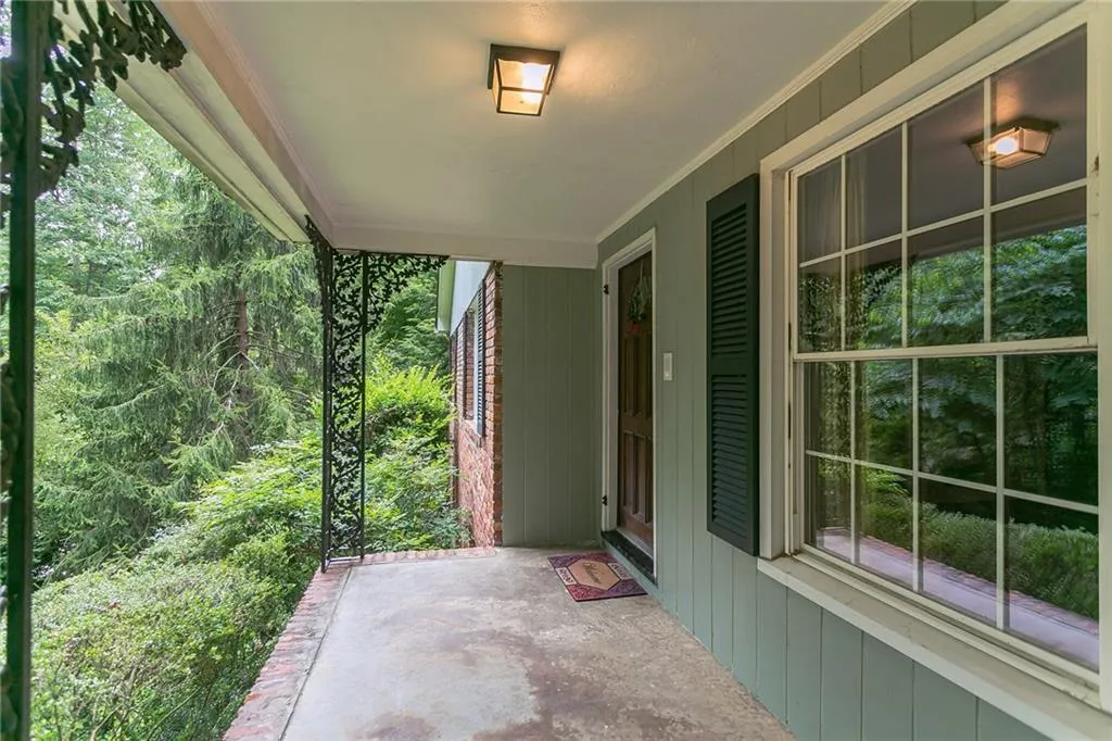 520 Timber Valley Road, Atlanta, Georgia 30342, 4 Bedrooms Bedrooms, ,2 BathroomsBathrooms,Residential,Sold,520 Timber Valley Road,6744280