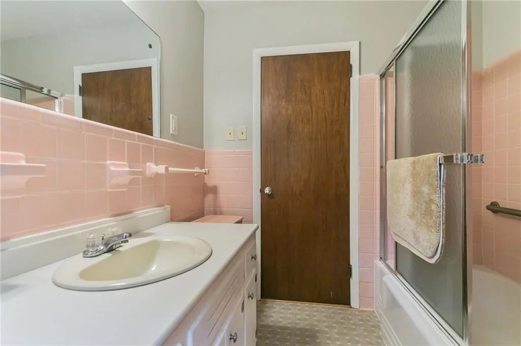 520 Timber Valley Road, Atlanta, Georgia 30342, 4 Bedrooms Bedrooms, ,2 BathroomsBathrooms,Residential,Sold,520 Timber Valley Road,6744280