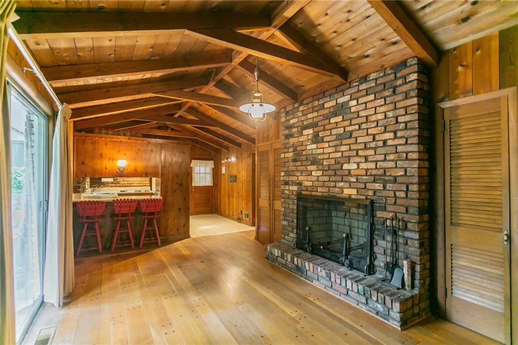 520 Timber Valley Road, Atlanta, Georgia 30342, 4 Bedrooms Bedrooms, ,2 BathroomsBathrooms,Residential,Sold,520 Timber Valley Road,6744280