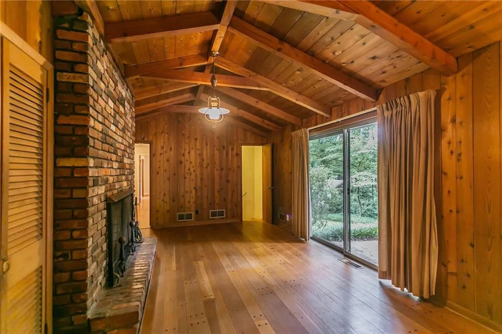 520 Timber Valley Road, Atlanta, Georgia 30342, 4 Bedrooms Bedrooms, ,2 BathroomsBathrooms,Residential,Sold,520 Timber Valley Road,6744280