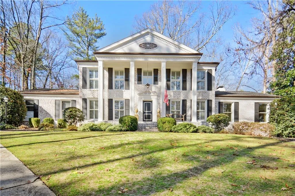635 River Valley Road, Sandy Springs, Georgia 30328, 4 Bedrooms Bedrooms, ,3 BathroomsBathrooms,Residential,Sold,635 River Valley Road,6659995
