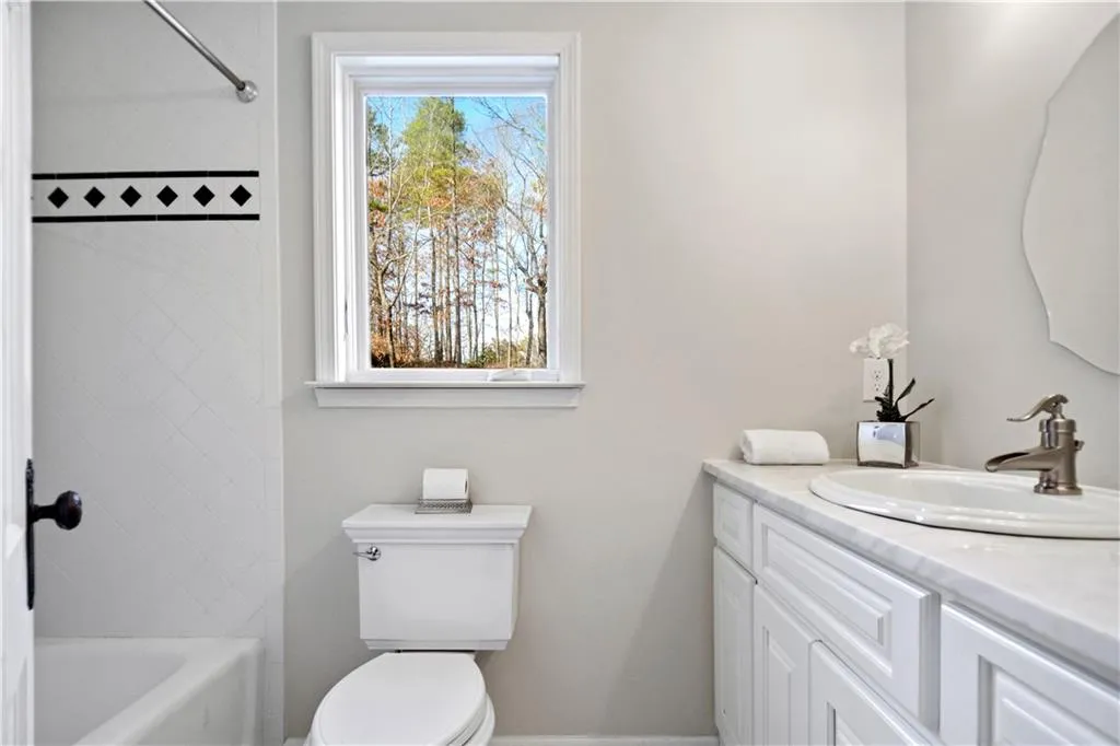 635 River Valley Road, Sandy Springs, Georgia 30328, 4 Bedrooms Bedrooms, ,3 BathroomsBathrooms,Residential,Sold,635 River Valley Road,6659995