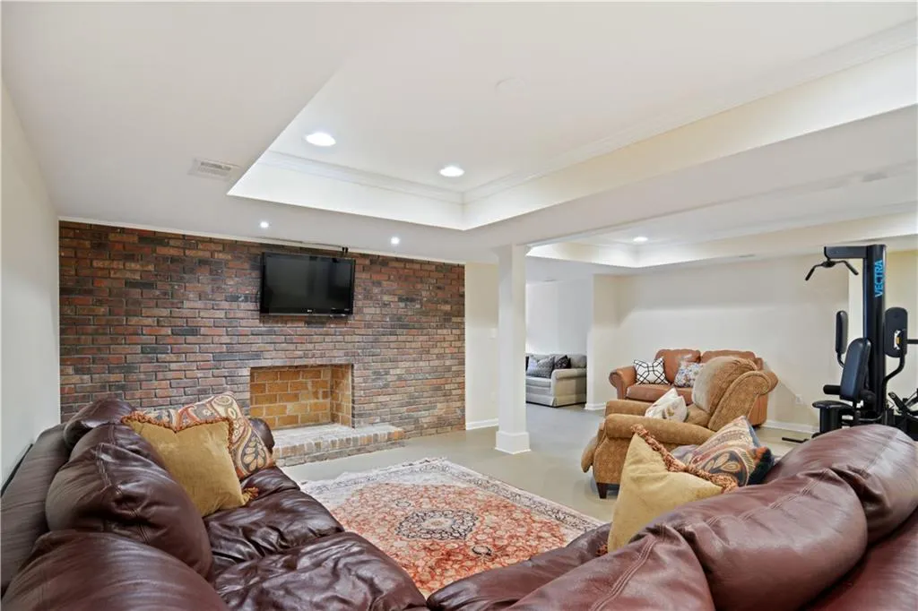 635 River Valley Road, Sandy Springs, Georgia 30328, 4 Bedrooms Bedrooms, ,3 BathroomsBathrooms,Residential,Sold,635 River Valley Road,6659995