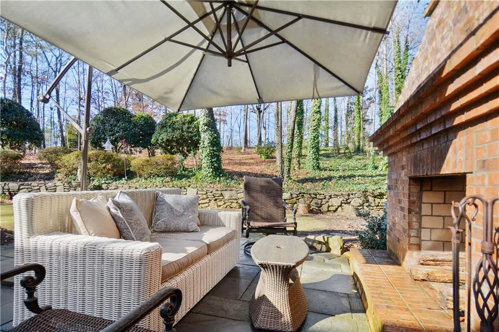 635 River Valley Road, Sandy Springs, Georgia 30328, 4 Bedrooms Bedrooms, ,3 BathroomsBathrooms,Residential,Sold,635 River Valley Road,6659995