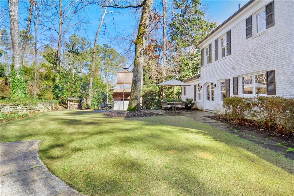 635 River Valley Road, Sandy Springs, Georgia 30328, 4 Bedrooms Bedrooms, ,3 BathroomsBathrooms,Residential,Sold,635 River Valley Road,6659995