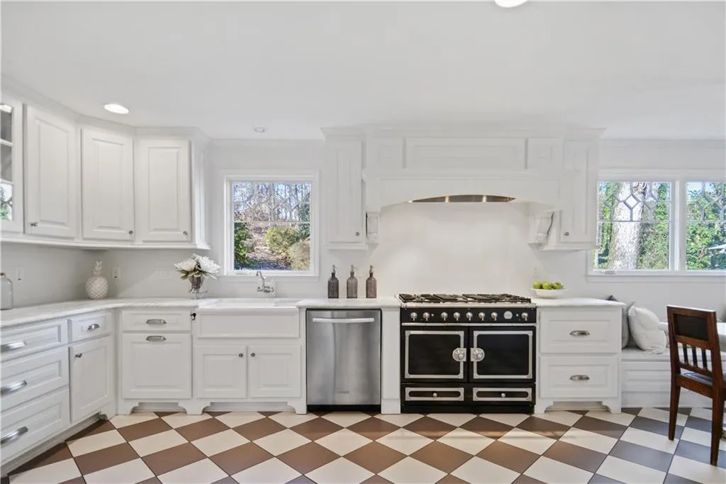 635 River Valley Road, Sandy Springs, Georgia 30328, 4 Bedrooms Bedrooms, ,3 BathroomsBathrooms,Residential,Sold,635 River Valley Road,6659995