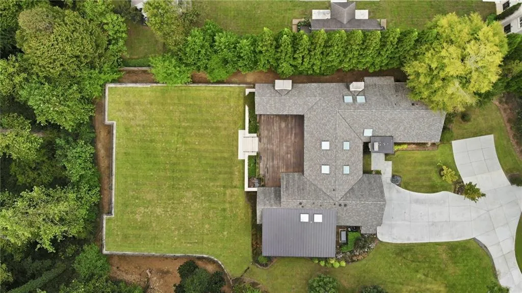 3860 Peachtree Dunwoody Road Ne, Atlanta, Georgia 30342, 4 Bedrooms Bedrooms, 0 ,3 BathroomsBathrooms,Residential,For Sale,3860 Peachtree Dunwoody Road Ne,7856074