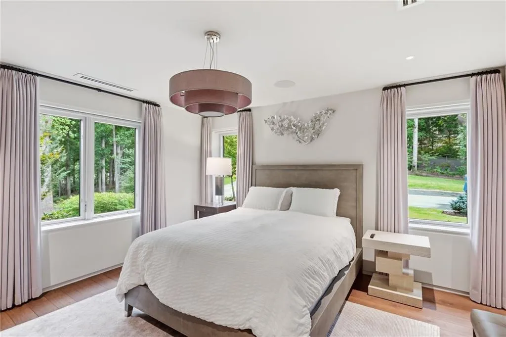 3860 Peachtree Dunwoody Road Ne, Atlanta, Georgia 30342, 4 Bedrooms Bedrooms, 0 ,3 BathroomsBathrooms,Residential,For Sale,3860 Peachtree Dunwoody Road Ne,7856074