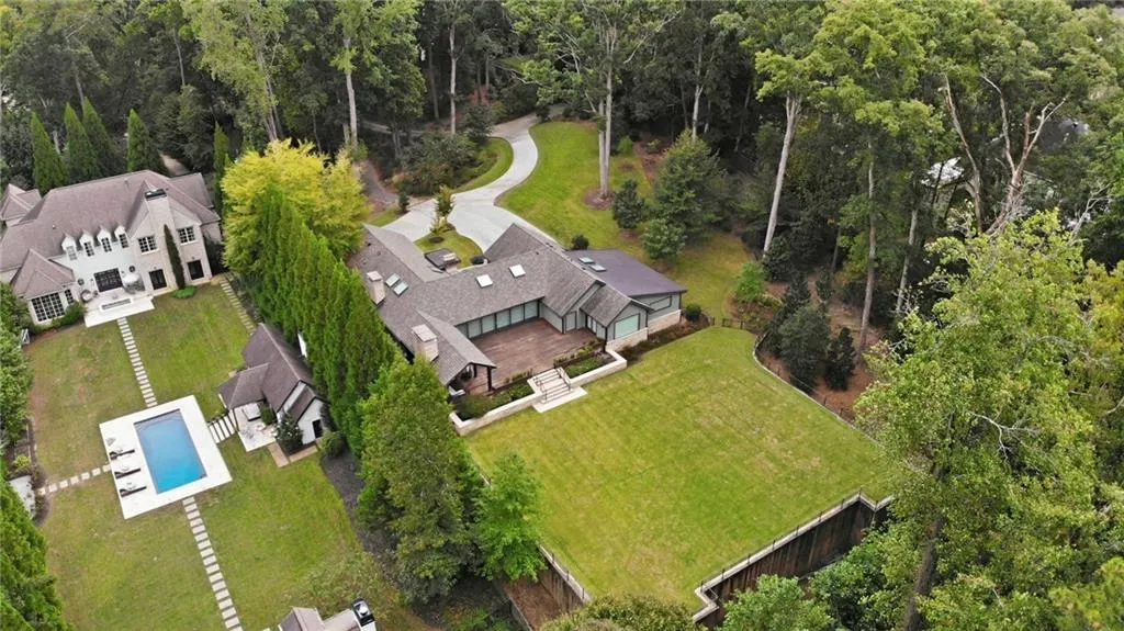 3860 Peachtree Dunwoody Road Ne, Atlanta, Georgia 30342, 4 Bedrooms Bedrooms, 0 ,3 BathroomsBathrooms,Residential,For Sale,3860 Peachtree Dunwoody Road Ne,7856074