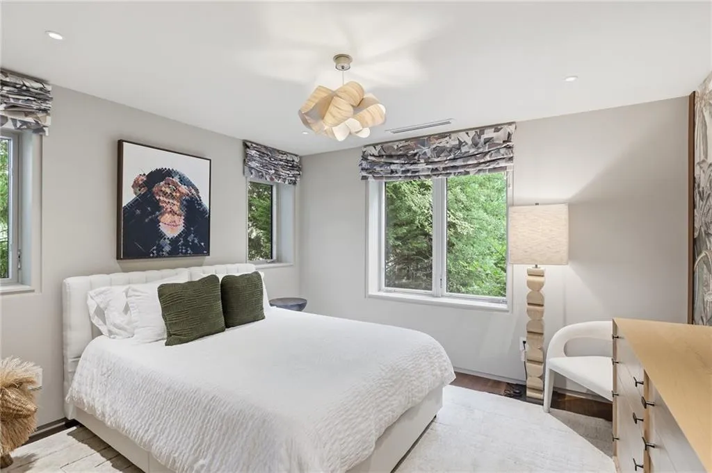 3860 Peachtree Dunwoody Road Ne, Atlanta, Georgia 30342, 4 Bedrooms Bedrooms, 0 ,3 BathroomsBathrooms,Residential,For Sale,3860 Peachtree Dunwoody Road Ne,7856074