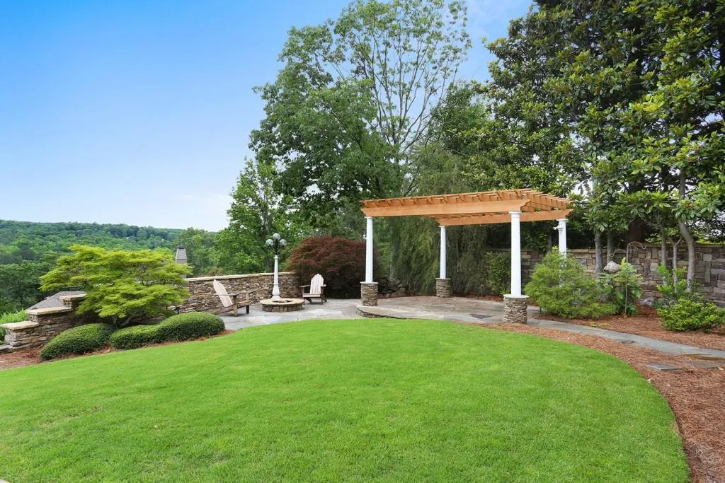 1430 N Riverside Circle, Sandy Springs, Georgia 30328, 5 Bedrooms Bedrooms, ,5 BathroomsBathrooms,Residential,Sold,1430 N Riverside Circle,5861288