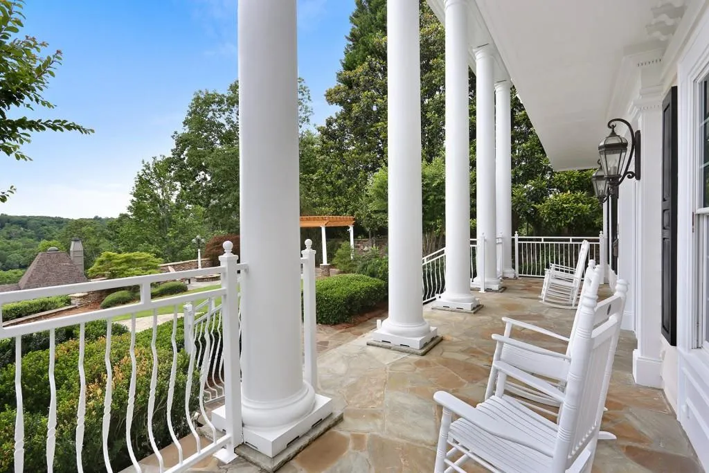 1430 N Riverside Circle, Sandy Springs, Georgia 30328, 5 Bedrooms Bedrooms, ,5 BathroomsBathrooms,Residential,Sold,1430 N Riverside Circle,5861288