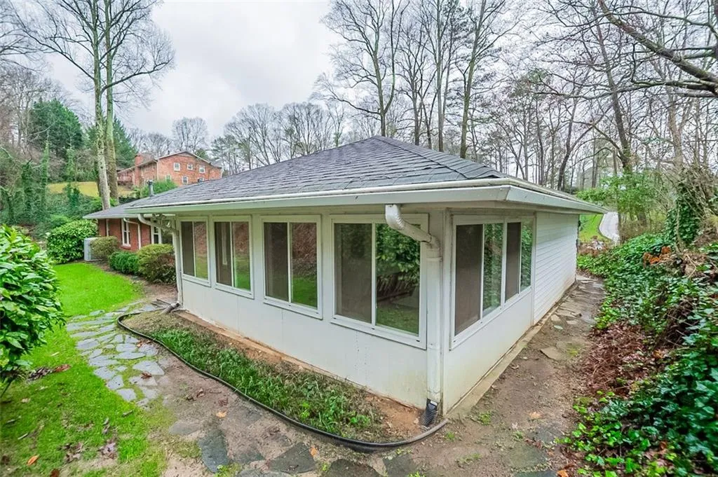 6835 Castleton Drive, Atlanta, Georgia 30328, 3 Bedrooms Bedrooms, ,2 BathroomsBathrooms,Residential,Sold,6835 Castleton Drive,6994131