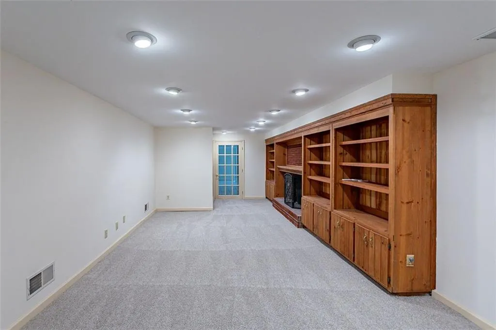 6835 Castleton Drive, Atlanta, Georgia 30328, 3 Bedrooms Bedrooms, ,2 BathroomsBathrooms,Residential,Sold,6835 Castleton Drive,6994131