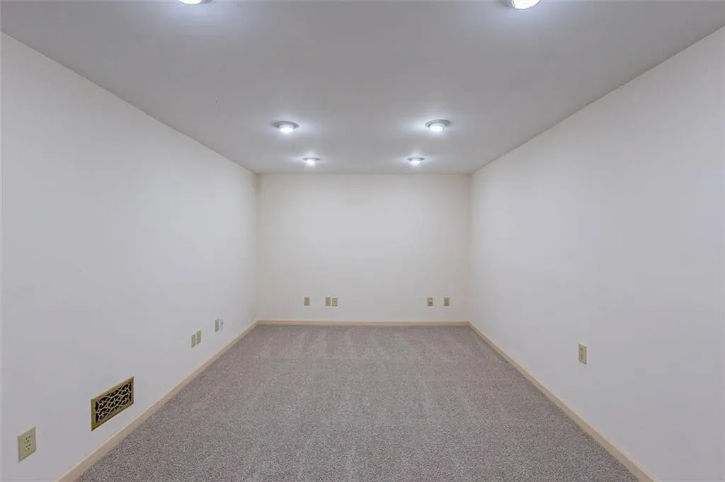 6835 Castleton Drive, Atlanta, Georgia 30328, 3 Bedrooms Bedrooms, ,2 BathroomsBathrooms,Residential,Sold,6835 Castleton Drive,6994131