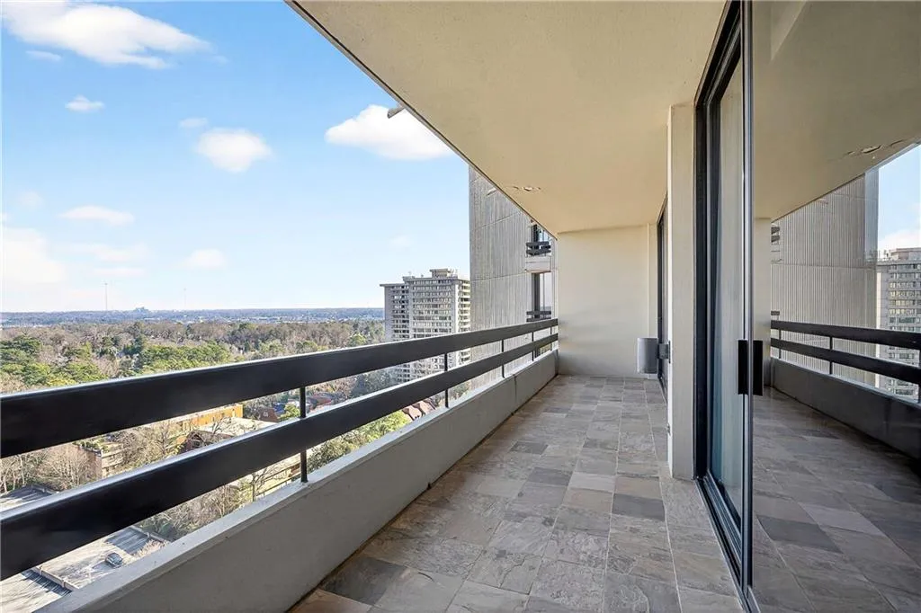 2660 Peachtree Road Nw Unit 19f, Atlanta, Georgia 30305, 2 Bedrooms Bedrooms, 0 ,2 BathroomsBathrooms,Residential,For Sale,2660 Peachtree Road Nw Unit 19f,7720051