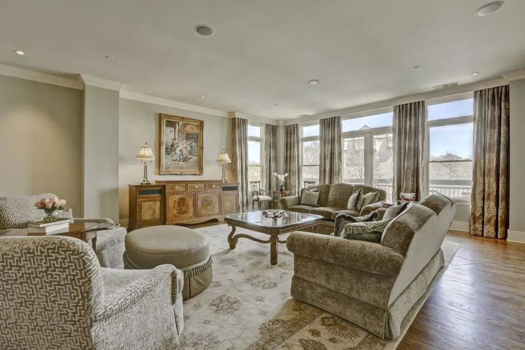 2500 Peachtree Road Nw Unit 303s, Atlanta, Georgia 30305, 2 Bedrooms Bedrooms, ,2 BathroomsBathrooms,Residential,Sold,2500 Peachtree Road Nw Unit 303s,5822031