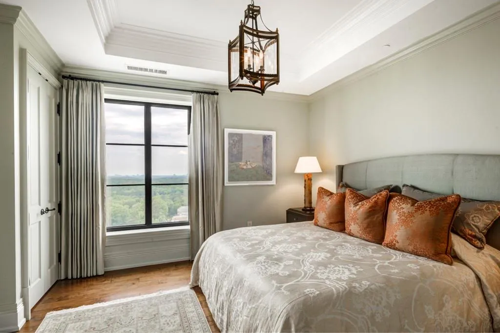 Secondary bedroom