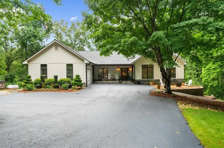 9040 Walnut Cove Court, Gainesville, Georgia 30506