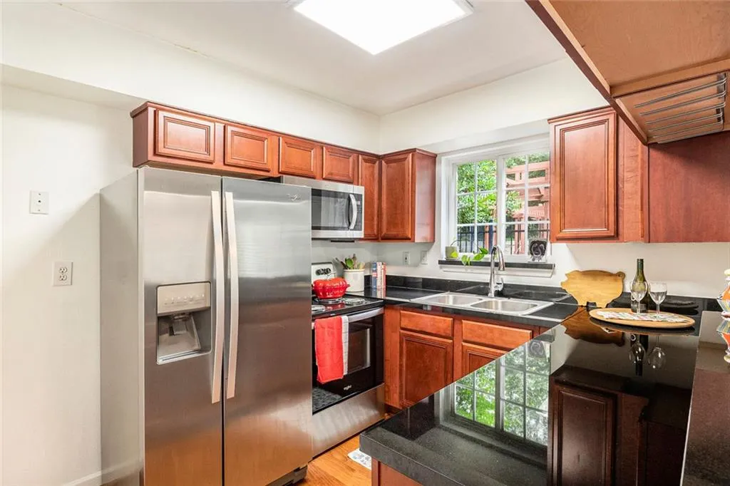 6940 Roswell Road Road Unit 16b, Atlanta, Georgia 30328, 2 Bedrooms Bedrooms, ,1 BathroomBathrooms,Residential,For Sale,6940 Roswell Road Road Unit 16b,7601895