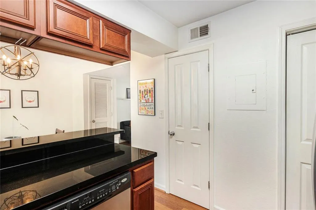 6940 Roswell Road Road Unit 16b, Atlanta, Georgia 30328, 2 Bedrooms Bedrooms, ,1 BathroomBathrooms,Residential,For Sale,6940 Roswell Road Road Unit 16b,7601895