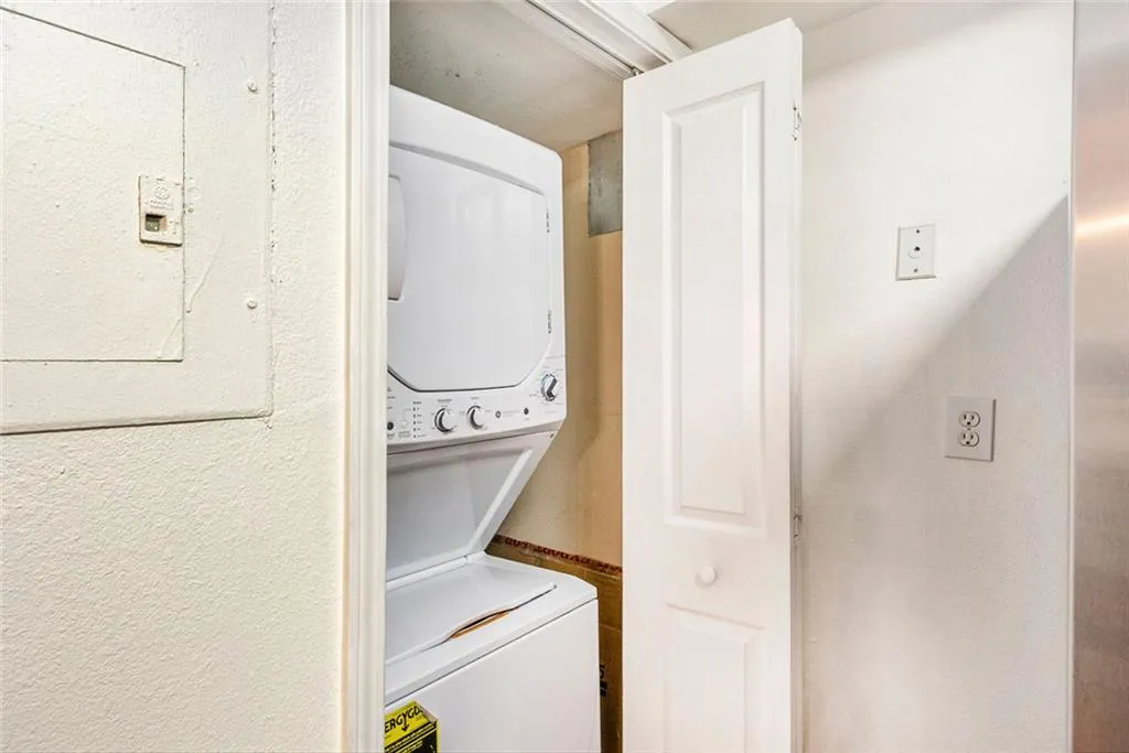 6940 Roswell Road Road Unit 16b, Atlanta, Georgia 30328, 2 Bedrooms Bedrooms, ,1 BathroomBathrooms,Residential,For Sale,6940 Roswell Road Road Unit 16b,7601895