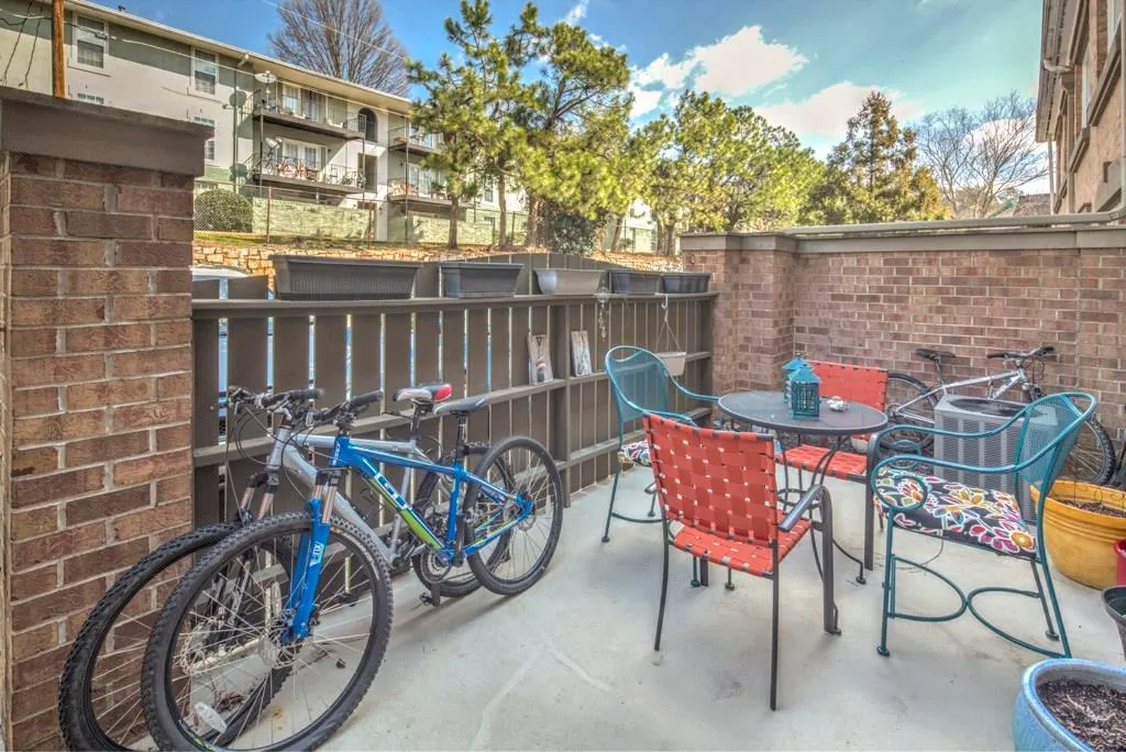 6980 Roswell Road Ne Unit J6, Atlanta, Georgia 30328, 2 Bedrooms Bedrooms, ,2 BathroomsBathrooms,Residential,Sold,6980 Roswell Road Ne Unit J6,5654669