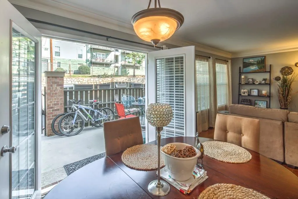 6980 Roswell Road Ne Unit J6, Atlanta, Georgia 30328, 2 Bedrooms Bedrooms, ,2 BathroomsBathrooms,Residential,Sold,6980 Roswell Road Ne Unit J6,5654669