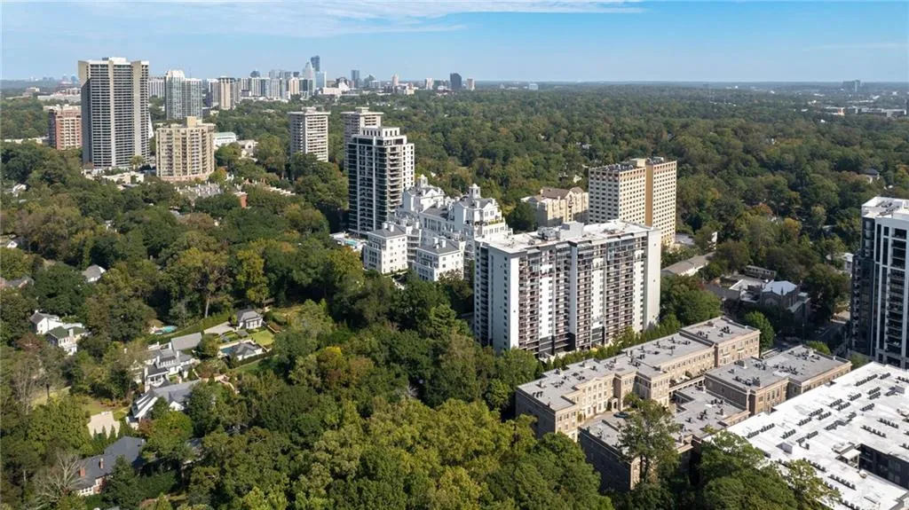 2440 Peachtree Road Nw Unit 6, Atlanta, Georgia 30305, 4 Bedrooms Bedrooms, 0 ,4 BathroomsBathrooms,Residential,For Sale,2440 Peachtree Road Nw Unit 6,7631425