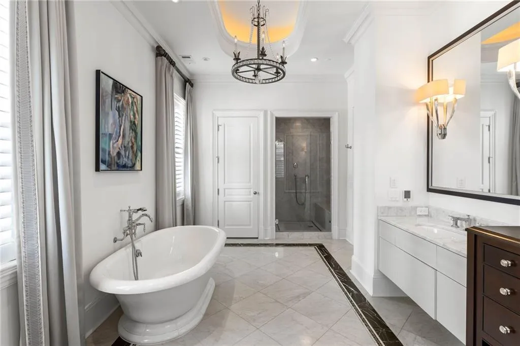 2440 Peachtree Road Nw Unit 6, Atlanta, Georgia 30305, 4 Bedrooms Bedrooms, 0 ,4 BathroomsBathrooms,Residential,For Sale,2440 Peachtree Road Nw Unit 6,7631425