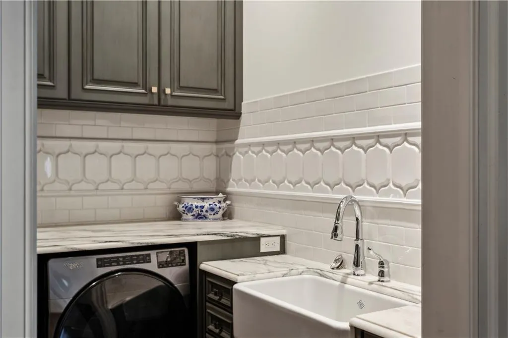 2440 Peachtree Road Nw Unit 6, Atlanta, Georgia 30305, 4 Bedrooms Bedrooms, 0 ,4 BathroomsBathrooms,Residential,For Sale,2440 Peachtree Road Nw Unit 6,7631425