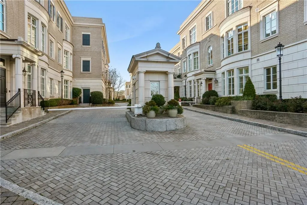 2440 Peachtree Road Nw Unit 6, Atlanta, Georgia 30305, 4 Bedrooms Bedrooms, ,4 BathroomsBathrooms,Residential,For Sale,2440 Peachtree Road Nw Unit 6,7631425