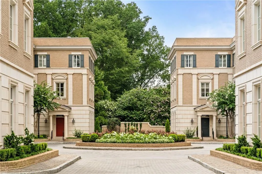 2440 Peachtree Road Nw Unit 6, Atlanta, Georgia 30305, 4 Bedrooms Bedrooms, 0 ,4 BathroomsBathrooms,Residential,For Sale,2440 Peachtree Road Nw Unit 6,7631425