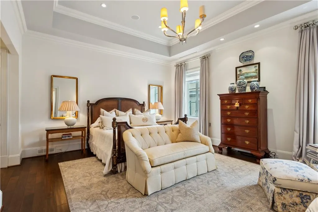 2440 Peachtree Road Nw Unit 6, Atlanta, Georgia 30305, 4 Bedrooms Bedrooms, 0 ,4 BathroomsBathrooms,Residential,For Sale,2440 Peachtree Road Nw Unit 6,7631425