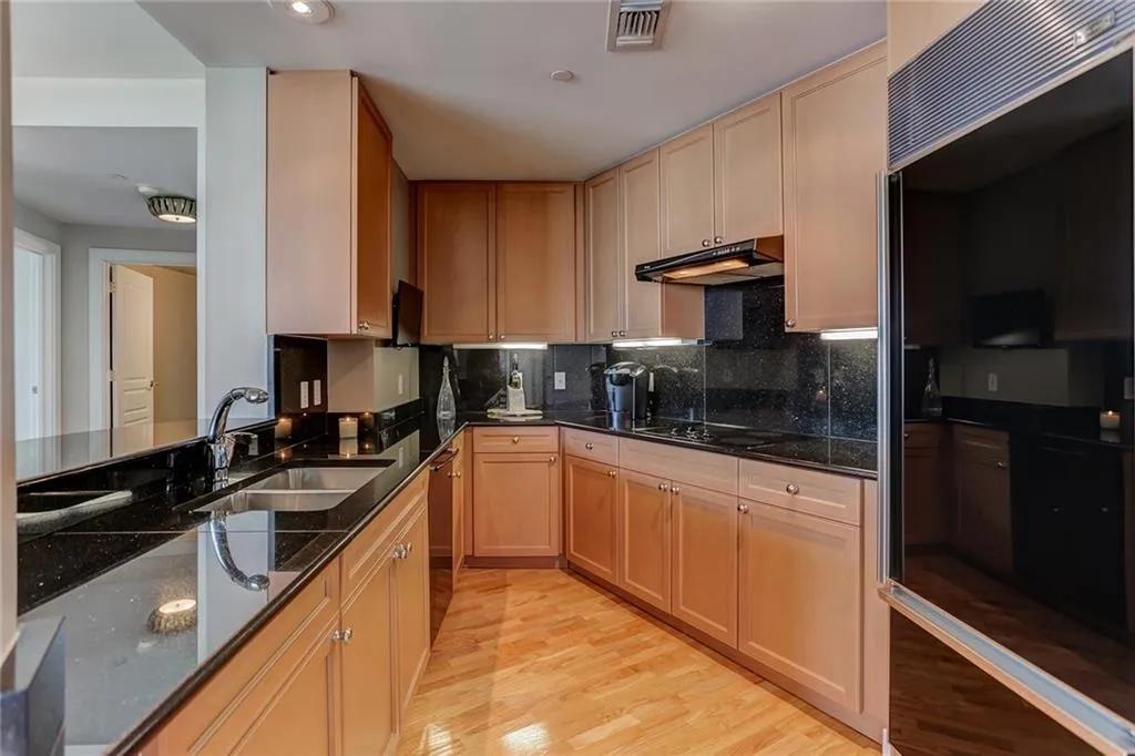 700 Park Regency Place Ne Unit 1803, Atlanta, Georgia 30326, 2 Bedrooms Bedrooms, ,2 BathroomsBathrooms,Residential,Sold,700 Park Regency Place Ne Unit 1803,6024548