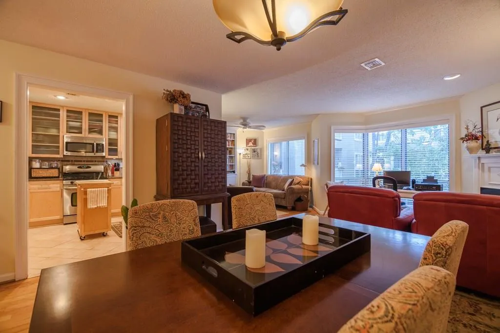 244 13th Street Ne Unit 207, Atlanta, Georgia 30309, 2 Bedrooms Bedrooms, ,2 BathroomsBathrooms,Residential,Sold,244 13th Street Ne Unit 207,5767818