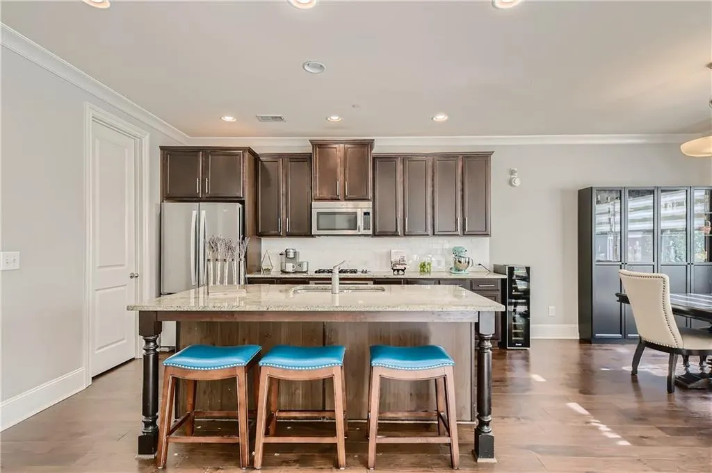 7800 Highland Bluff, Atlanta, Georgia 30328, 4 Bedrooms Bedrooms, ,2 BathroomsBathrooms,Residential,Sold,7800 Highland Bluff,6967880