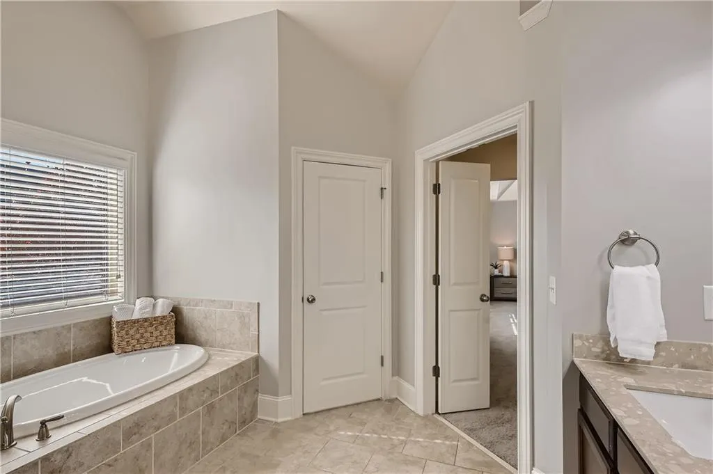 7800 Highland Bluff, Atlanta, Georgia 30328, 4 Bedrooms Bedrooms, ,2 BathroomsBathrooms,Residential,Sold,7800 Highland Bluff,6967880