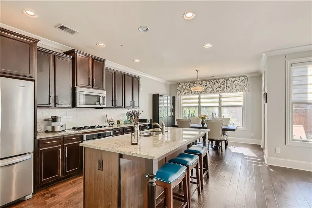 7800 Highland Bluff, Atlanta, Georgia 30328, 4 Bedrooms Bedrooms, ,2 BathroomsBathrooms,Residential,Sold,7800 Highland Bluff,6967880