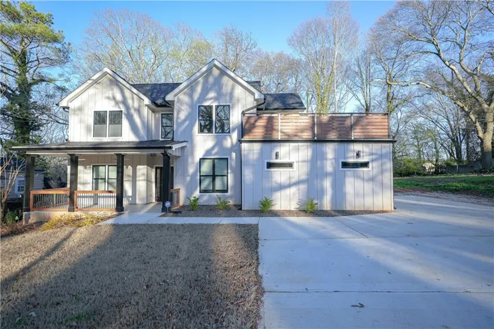 View of front of home featuring a porch