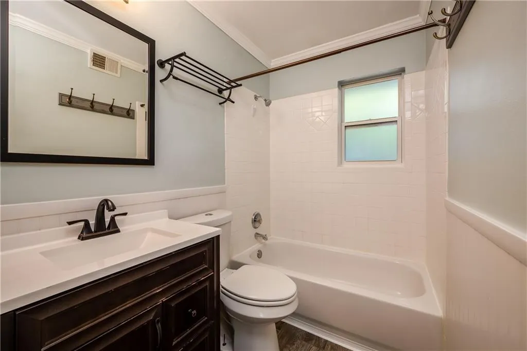 6940 Roswell Road Unit 22d, Sandy Springs, Georgia 30328, 2 Bedrooms Bedrooms, ,1 BathroomBathrooms,Residential,Sold,6940 Roswell Road Unit 22d,6720696